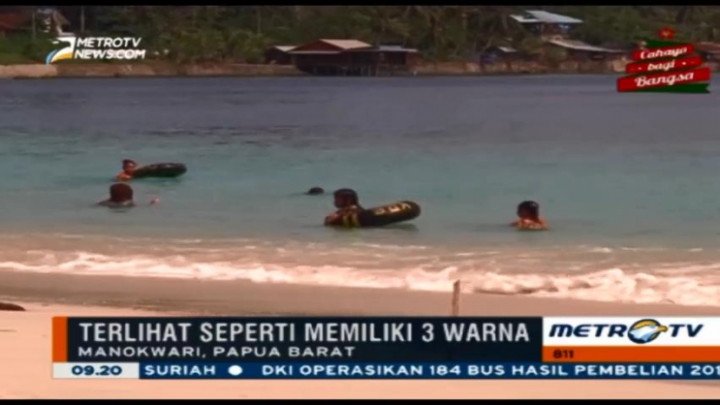 Melihat Indahnya Pantai Tiga Warna di Manokwari