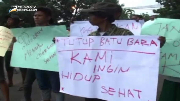 Tolak Bongkar Muat Batu Bara, Warga Blokir Pintu Masuk Pelabuhan Cirebon