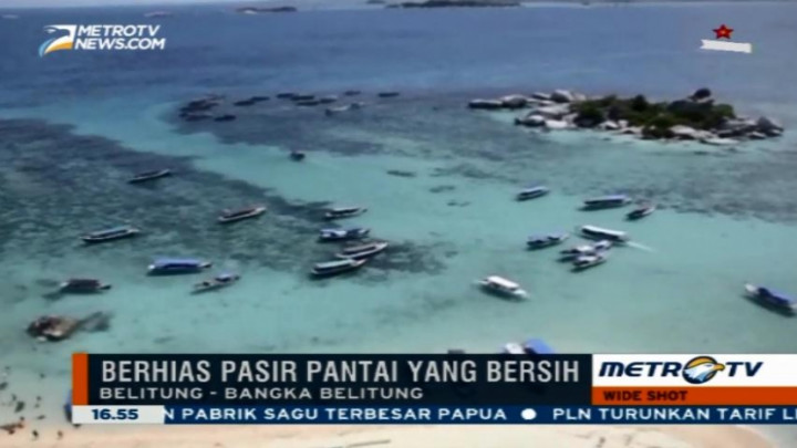 Nikmati Pesona Pantai Pulau Lengkuas dari Atas Mercusuar