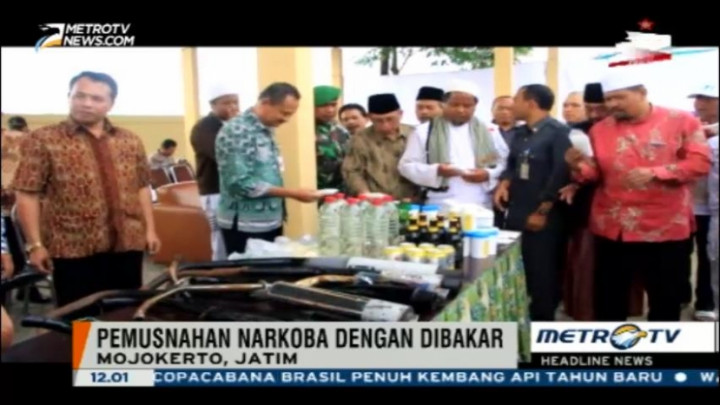Petugas Musnahkan Miras dan Narkoba Hasil Operasi Lilin 