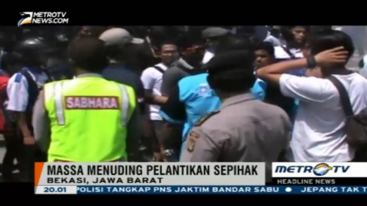  Pelantikan Ketua DPD PAN Bekasi Diwarnai Kericuhan 