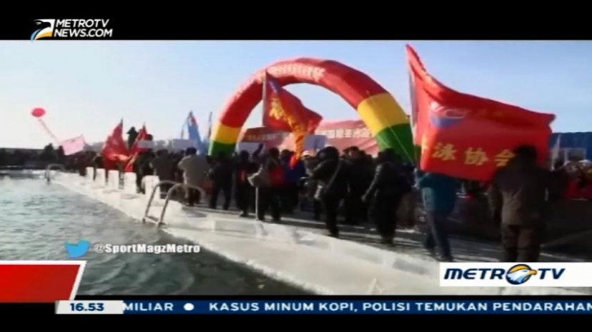 600 Peserta Ikuti Kompetisi Berenang dalam Es di Tiongkok