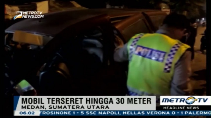 Sebuah Mobil Tabrak Trotoar, Dua Orang Terluka