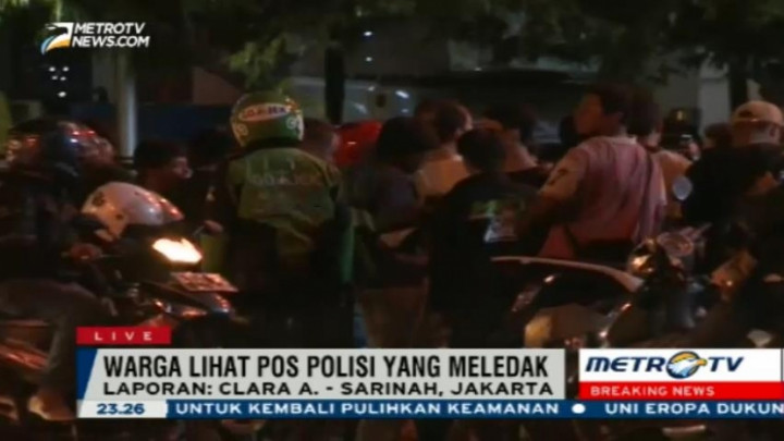 Tengah Malam, Warga Masih Berkumpul di Lokasi Ledakan Sarinah 
