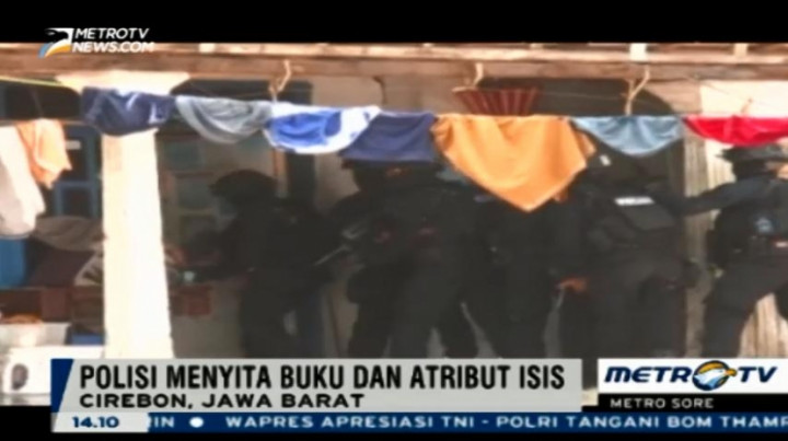Atribut ISIS Disita dari Rumah Terduga Teroris di Cirebon