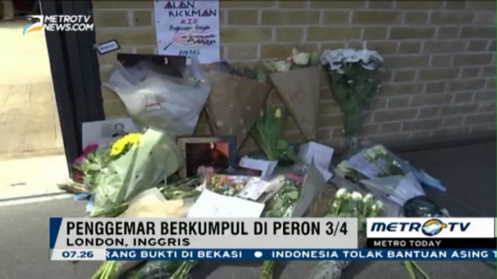  Kenang Alan Rickman, Fans Harry Potter Berkumpul di Peron 3/4