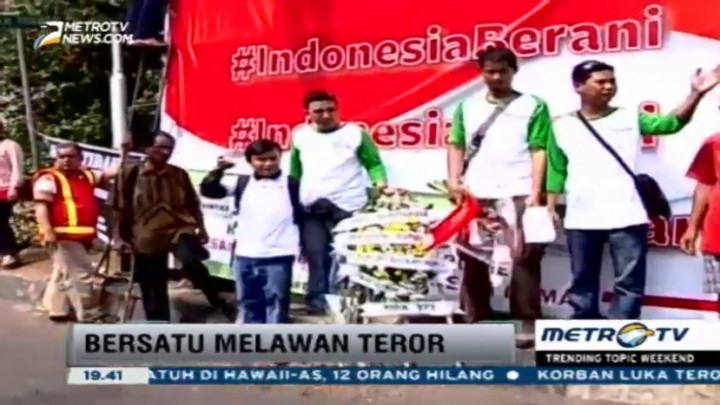 Para Relawan Gelar Aksi Melawan Terorisme di CFD Jakarta