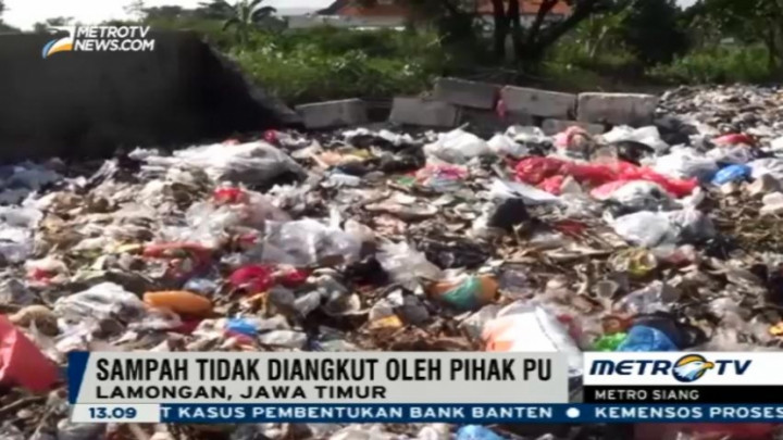 Puluhan Ton Sampah Menumpuk di Lamongan