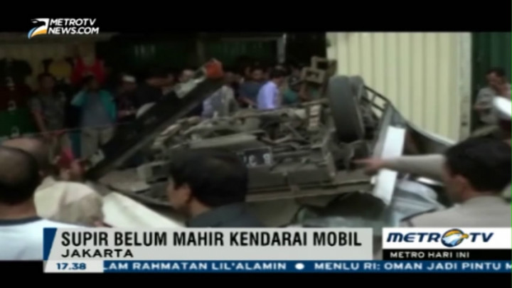 Mobil Boks Jatuh dari Lantai 4 Pasar Cipulir, 1 Tewas 