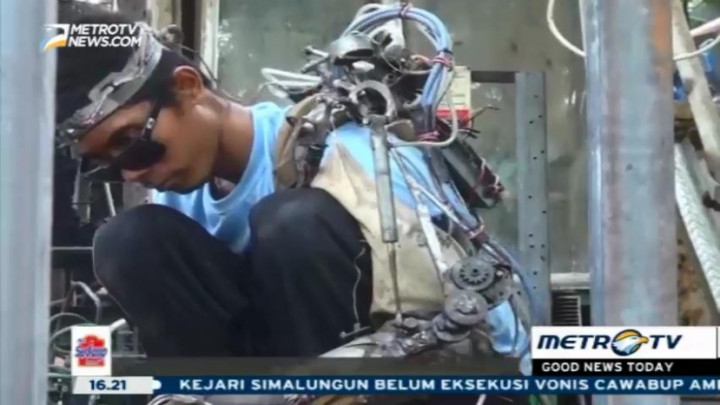 I Wayan Sumardana, Tukang Las Bertangan Robot