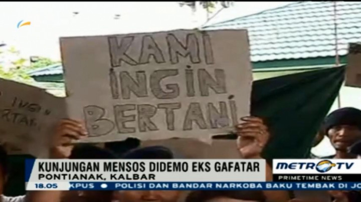 Kunjungan Mensos Khofifah Didemo Warga Eks Gafatar 
