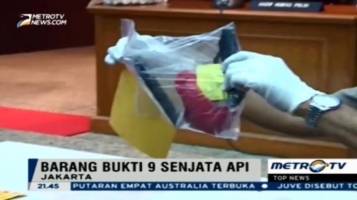 Polisi Tunjukkan Barang Bukti Teror Thamrin 