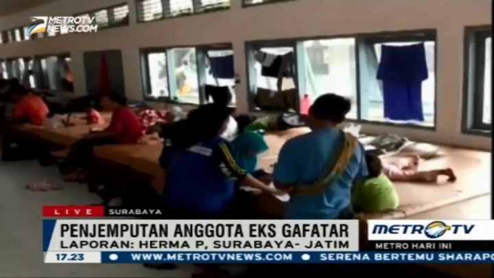 Begini Proses Penjemputan Warga Eks Gafatar di Surabaya 