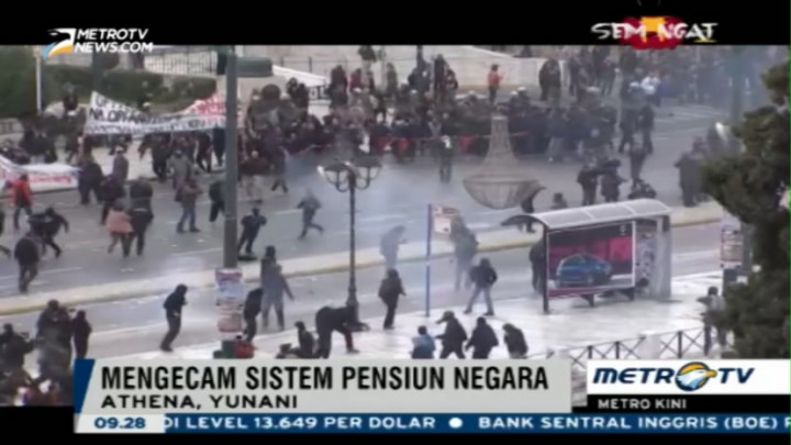 Kecam Sistem Pensiun, Demonstran di Yunani Bentrok