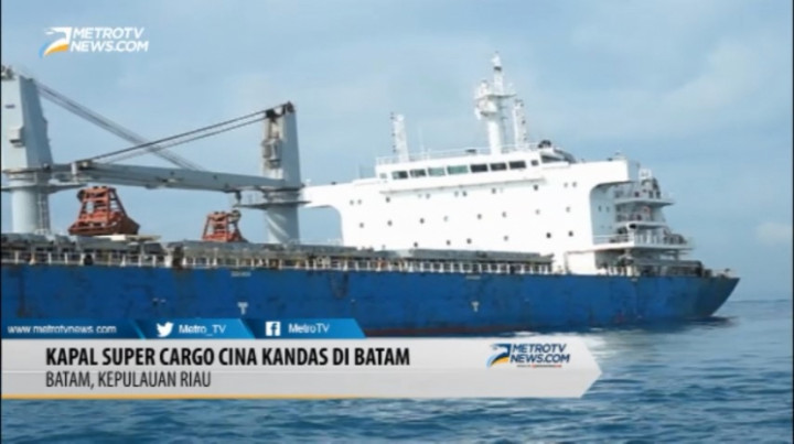 Kapal Super Cargo Cina Kandas di Batam