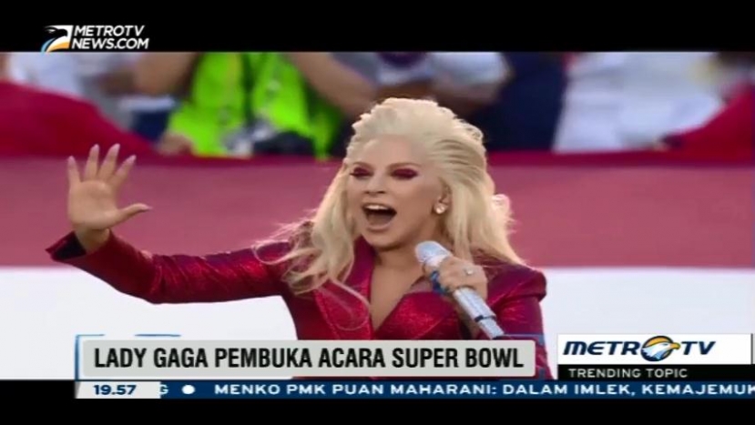 Lady Gaga Buka <i>Super Bowl</i>