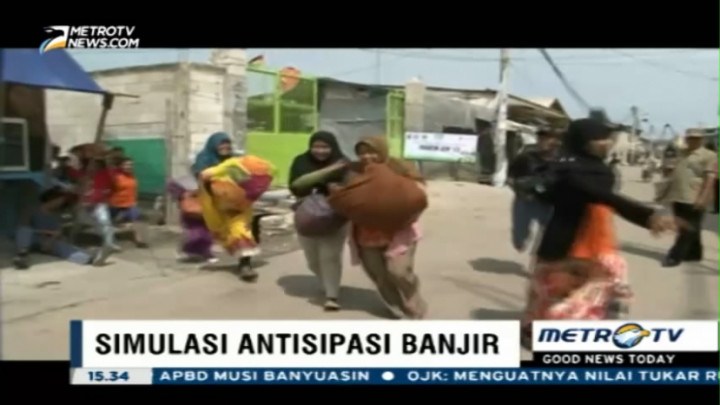  Ratusan Warga Cilincing Lakukan Simulasi Penanganan Banjir