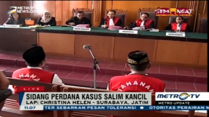  Sidang Kasus Salim Kancil Gunakan Dua Ruangan Terpisah 