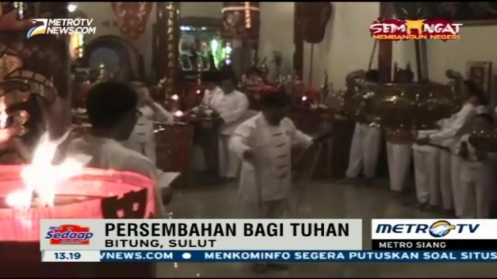 Warga Keturunan Tionghoa Lakukan Ibadah King Thian Kong