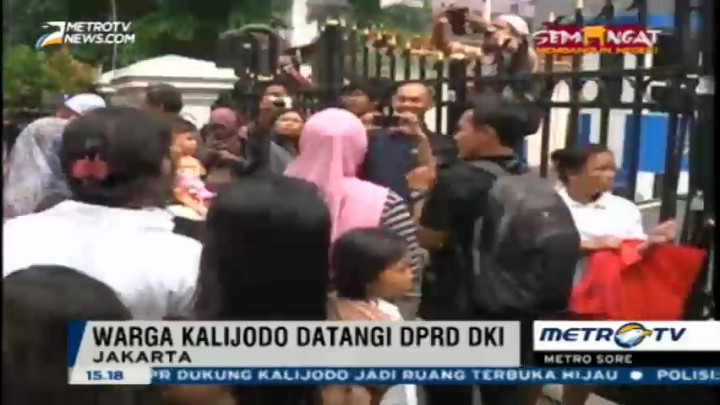 Puluhan Warga Kalijodo Berunjuk Rasa di DPRD DKI