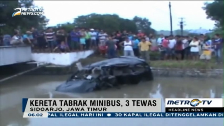 Kereta Tabrak Minibus, 3 Tewas