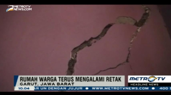  Puluhan Rumah Rusak Akibat Pergerakan Tanah di Garut