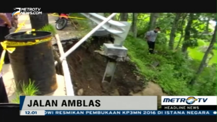 Jalan di Kudus Amblas Sepanjang 6 Meter Akibat Hujan Lebat