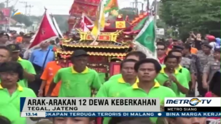 Cap Go Meh, 12 Dewa Keberkahan Diarak Keliling Jalan Utama Tegal