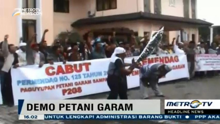 Ratusan Petani Garam di Sampang Demo Tolak Permendag No 125