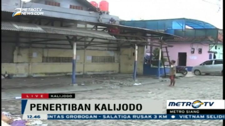 Jelang Pembongkaran, Warga Kalijodo Mulai Bongkar Rumahnya