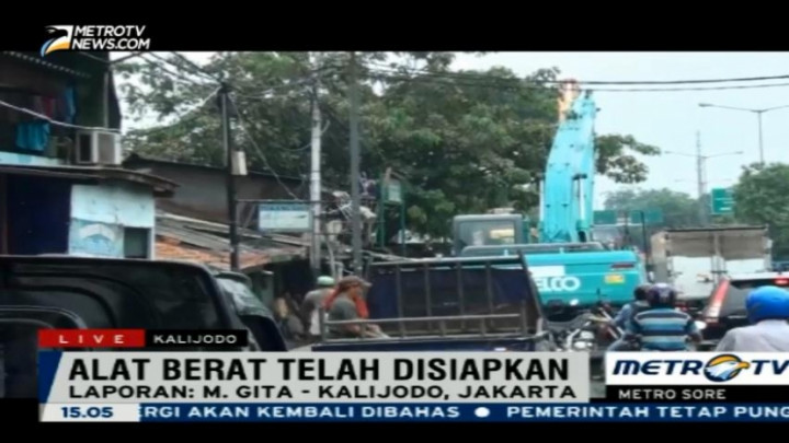 Jelang Penertiban, Dua Alat Berat Tambahan Didatangkan ke Kalijodo