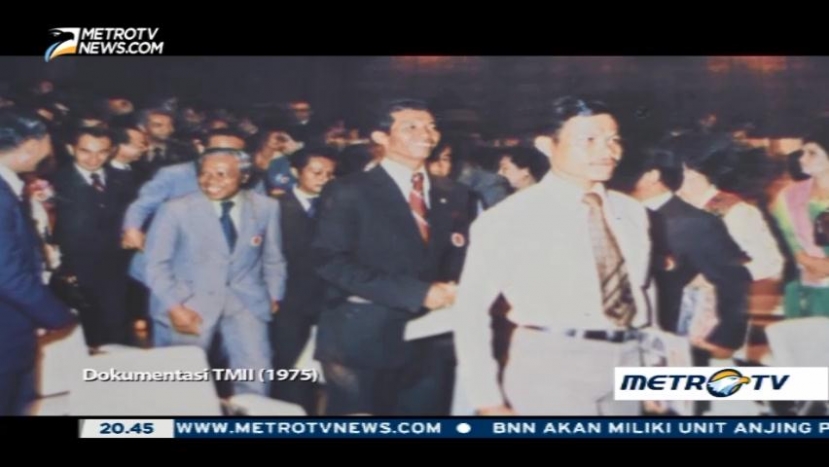 Karya Visioner Penuh Kontroversi (2)