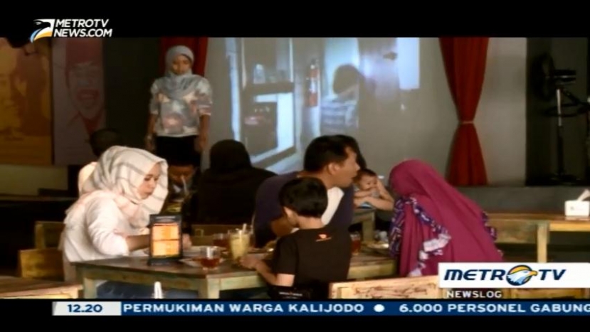 Bernostalgia dengan Film Tempo Dulu di Warung Misbar