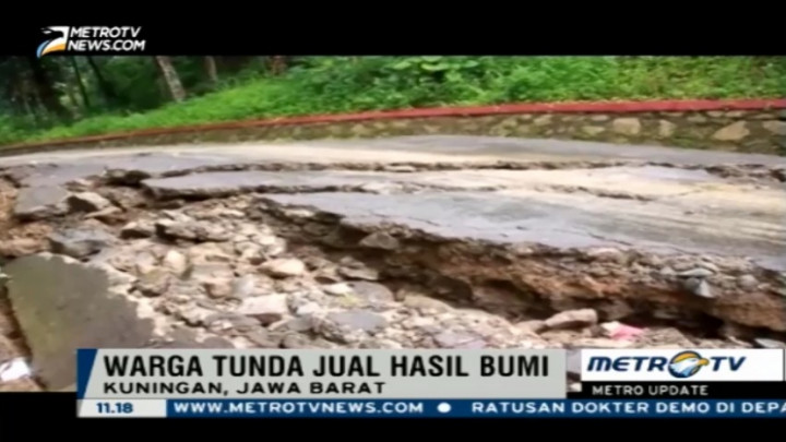  Jalan Penghubung Antar Desa di Kuningan Ambles 