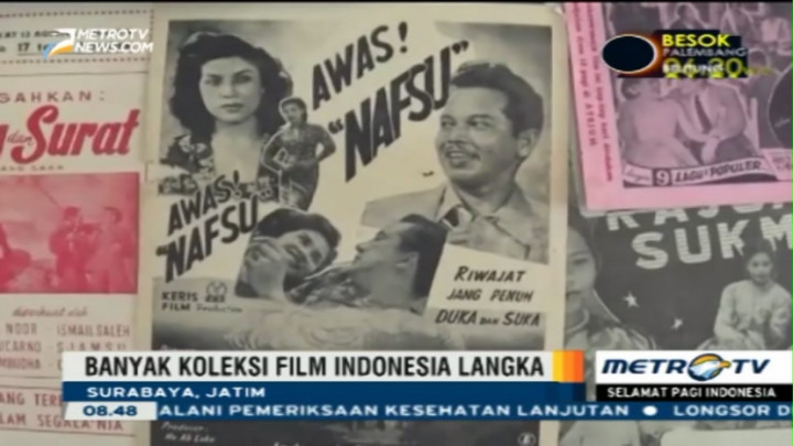 Pria Ini Koleksi Ratusan Poster dan Resensi Film Indonesia Langka