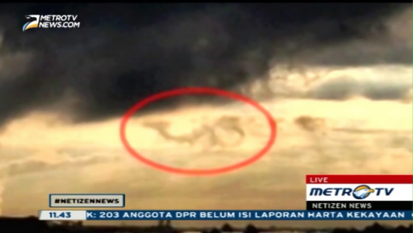 Awan Berlafadz Allah Muncul saat Gerhana Matahari