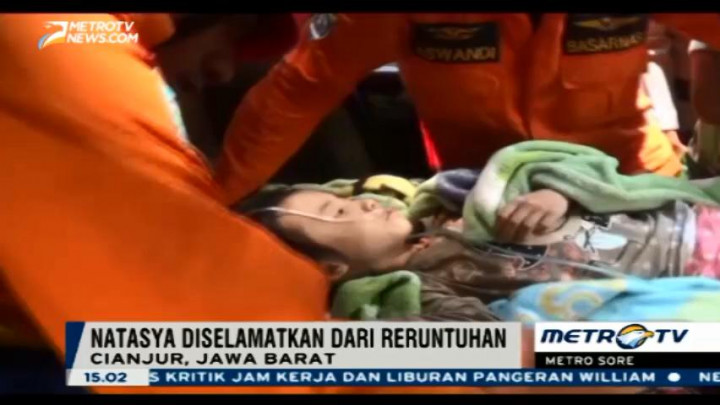 Seorang Anak Perempuan Berhasil Dievakuasi dari Reruntuhan Hotel