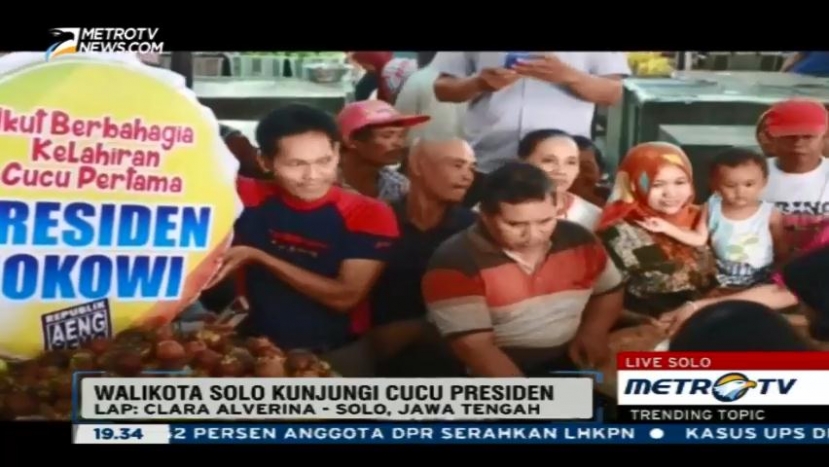 Cucu Pertama Presiden Lahir, Warga Surakarta Bagi-bagi Jenang Gratis