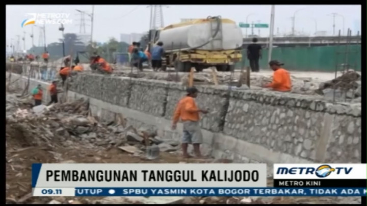 Pascapenertiban, Jalan Inspeksi dan Tanggul Mulai Dibangun di Kalijodo