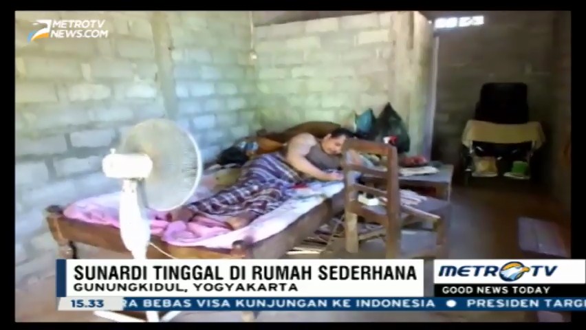 Lumpuh Sebagian, Pria Ini Tetap Semangat Sekolahkan Anaknya