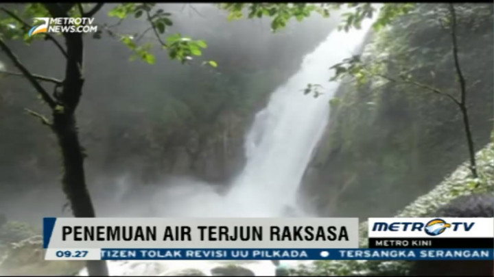Air Terjun Raksasa Ditemukan di Tengah Hutan Nabire
