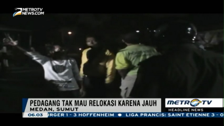 Tolak Relokasi, PKL di Medan Lempari Petugas dengan Batu