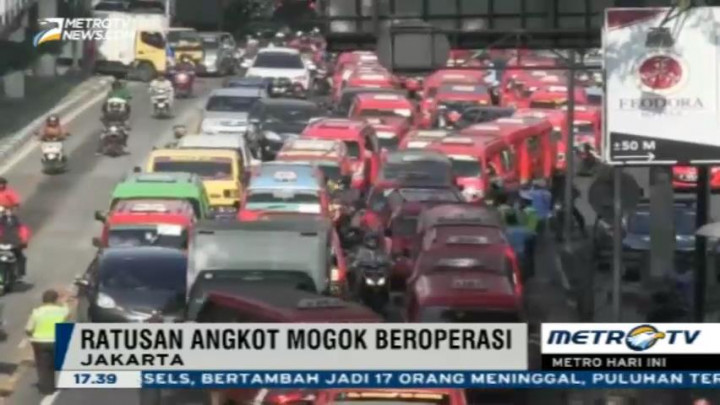 Ratusan Angkot Mogok Beroperasi Tuntut Permudah Izin Trayek