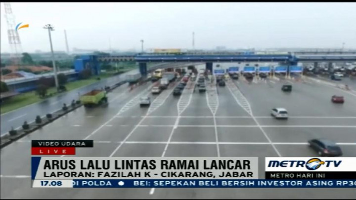 Lalu Lintas Gerbang Tol Cikarang Utama Ramai Lancar