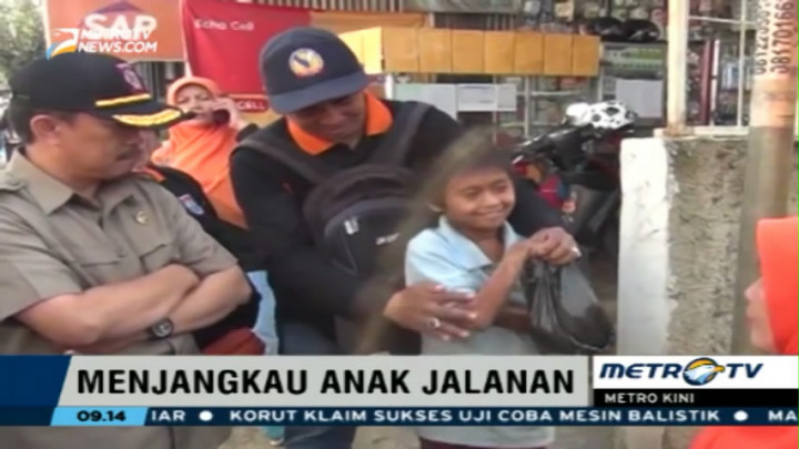 Petugas Disnakertansos Sisir Anak Jalanan di Cimahi