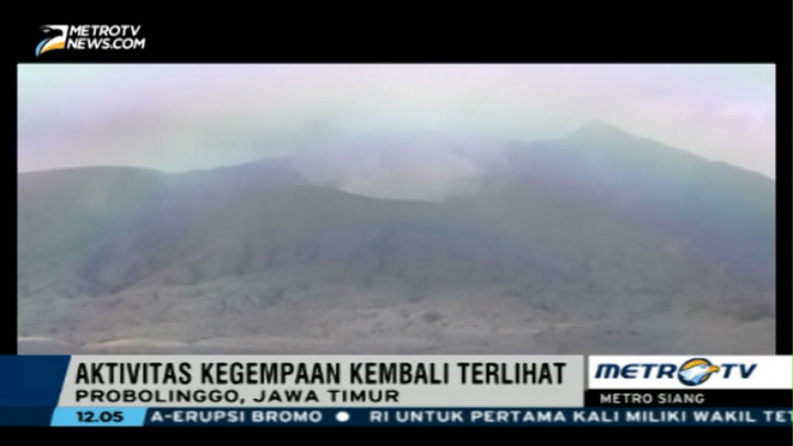 Gunung Bromo Terus Semburkan Abu Vulkanik
