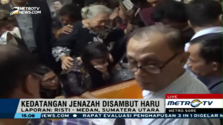Satu Jenazah Pegawai Pajak yang Dibunuh Tiba di Rumah Duka