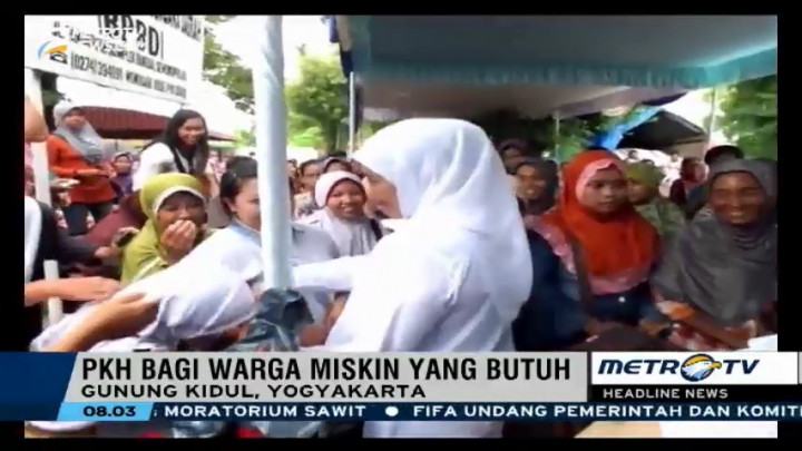 Mensos Khofifah Pantau Langsung Penyaluran Dana PKH di Gunung Kidul
