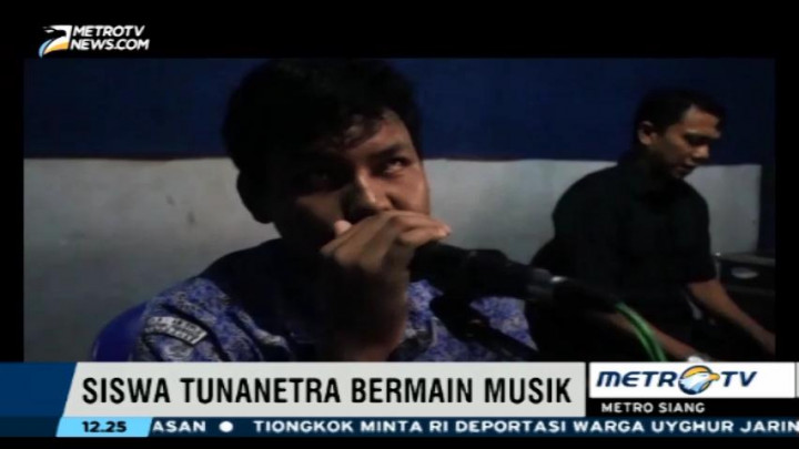 Siswa Tunanetra Mahir Bermain Musik