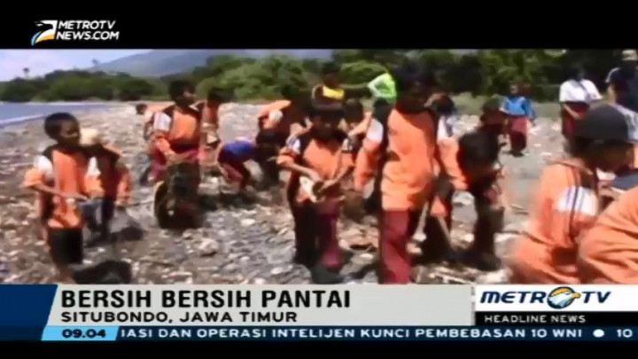 Peringati Hardiknas, Siswa di Situbondo Bersih-bersih Pantai